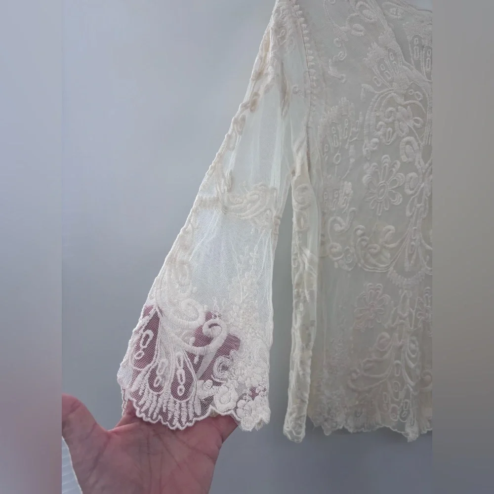 Solitaire NWT Lace Embroidered Blouse - Cream Size Large